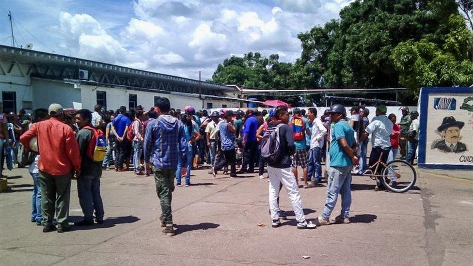 People arrive to the Jose Gregorio Hernandez Central Hospital building seeking information about their relatives after authorities led a raid on a prison in Puerto Ayacucho, Venezuela, 16 August 2017.