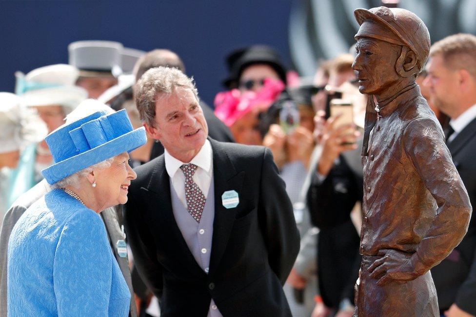 The Queen unveils a statue of former jockey Lester Piggott at Derby Day on 1 June 2019