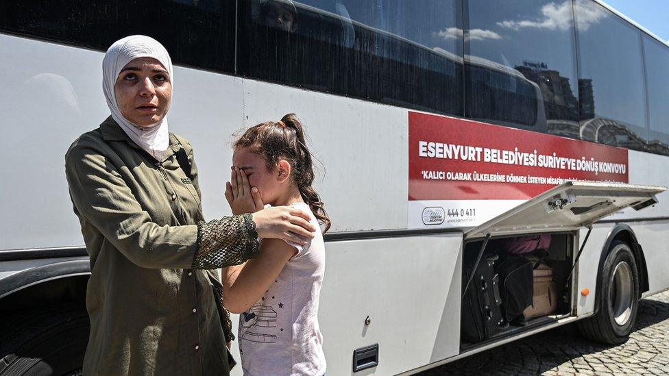 Syrians boarding a bus back to their home country in 2019