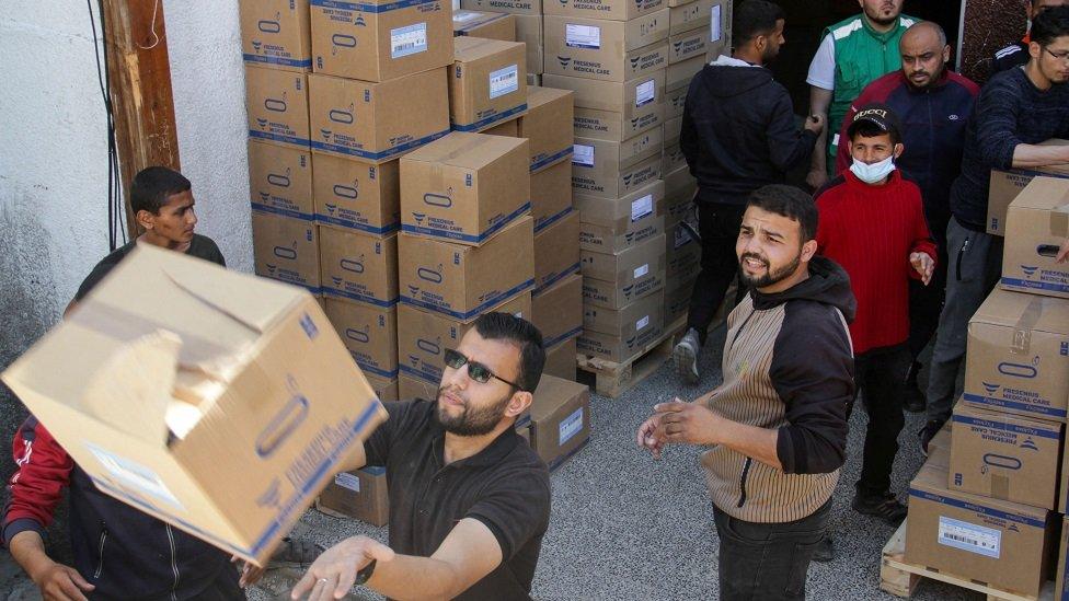 Aid being delivered in the northern Gaza strip on 6 April