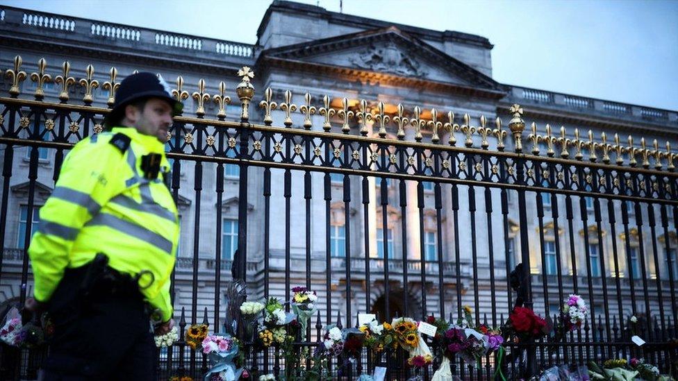 Policeman outside Buckingham Palace