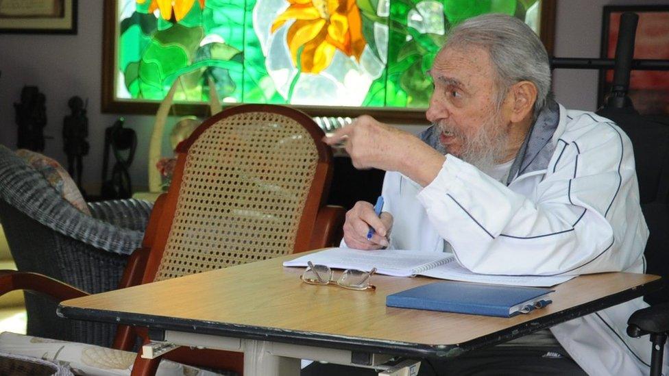 Handout picture on 19 March 2016 made avaiable by the official journal Juventud Rebelde of the meeting between President of Venezuela Nicolas Maduro (L) and leader of the Cuban revolution Fidel Castro (R) in Havana, Cuba