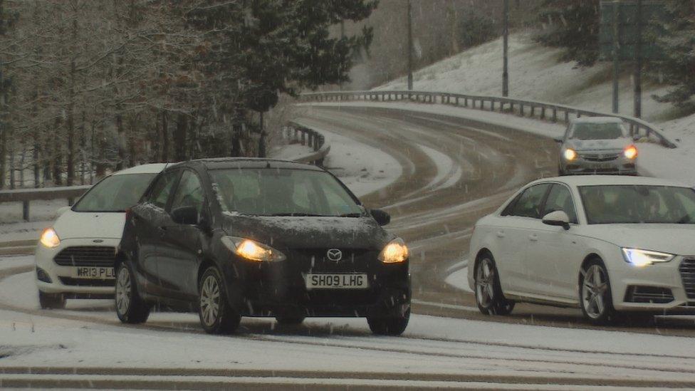 Cars on M77