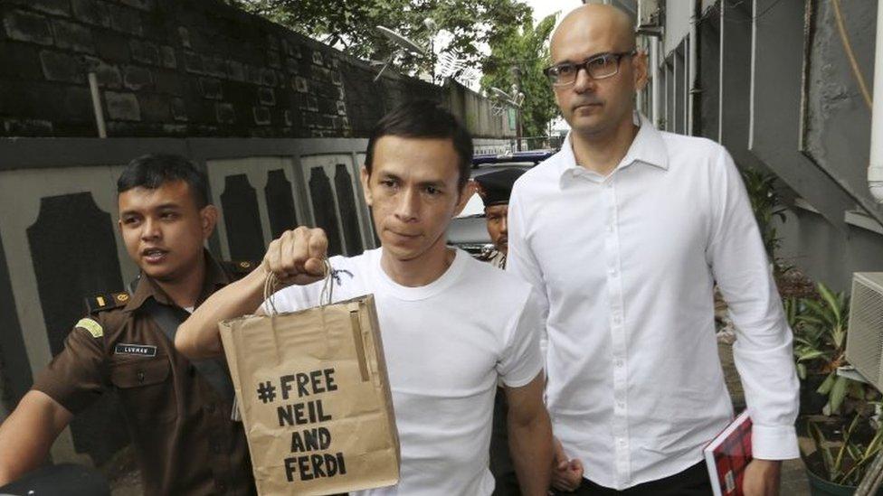 British-Canadian teacher Neil Bantleman (right) walks with Indonesian teaching assistant, Ferdinant Tjiong prior to the start of their trial at South Jakarta District Court in Jakarta (December 2014)