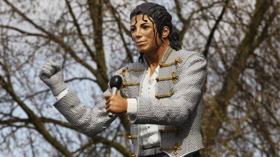 Michael Jackson statue