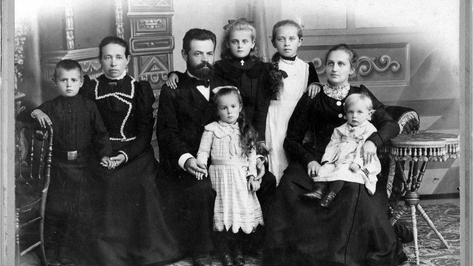 family portrait in 1901