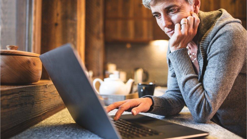 woman on lap-top