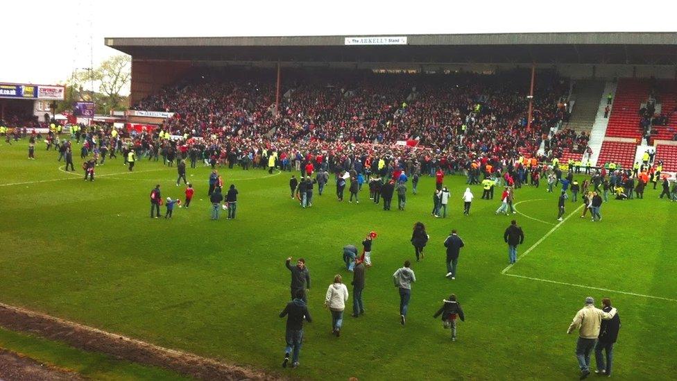 Swindon win promotion