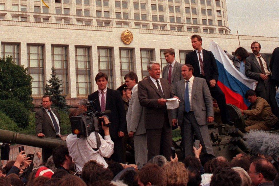 Russian leader Boris Yeltsin (centre) addressing protesters atop a tank outside the Russian parliament, Aug 1991