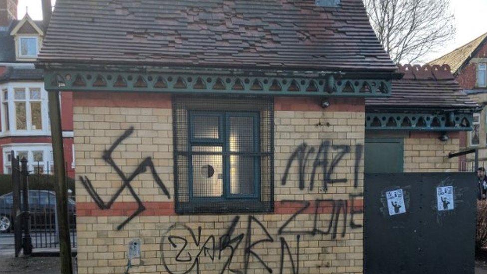 Graffiti asgell dde eithafol yn Grangetown