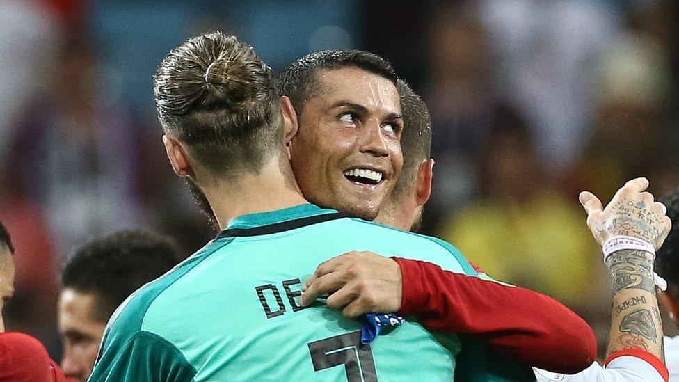 ronaldo embraces de gea