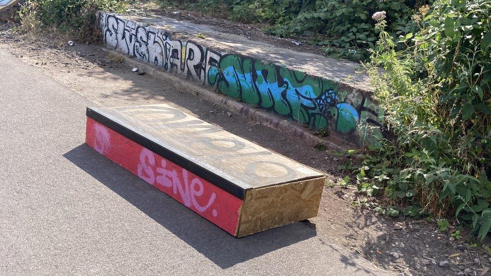 Skateboarding apparatus in the sun