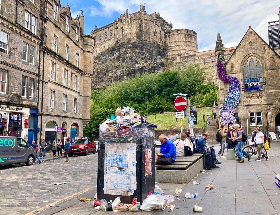 rubbish near edinburgh castle