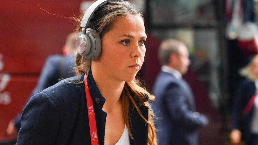 Sara Björk Gunnarsdóttir with headphones on