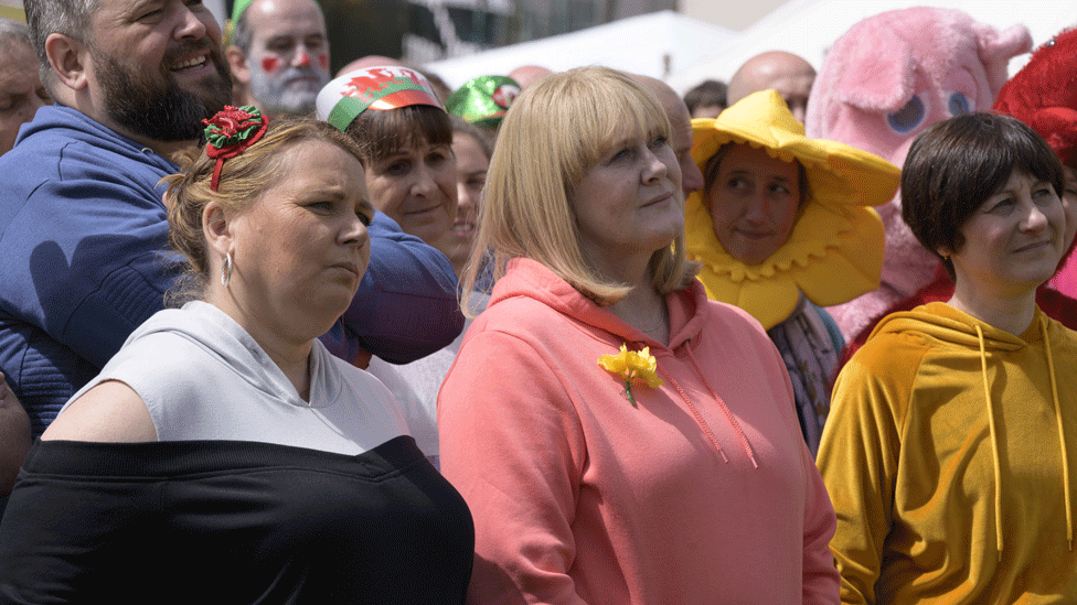 Sarah Lancashire (centre)