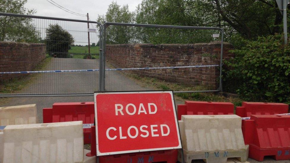 Eastham Bridge collapsed