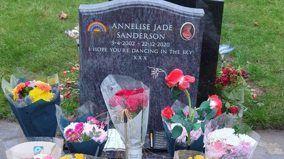 Annelise Sanderson's grave