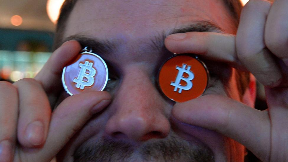Bitcoin's rollercoaster ride after hitting $17,000 - BBC News