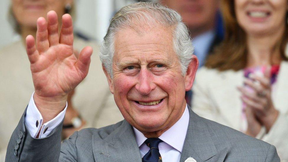 king-charles-waving.