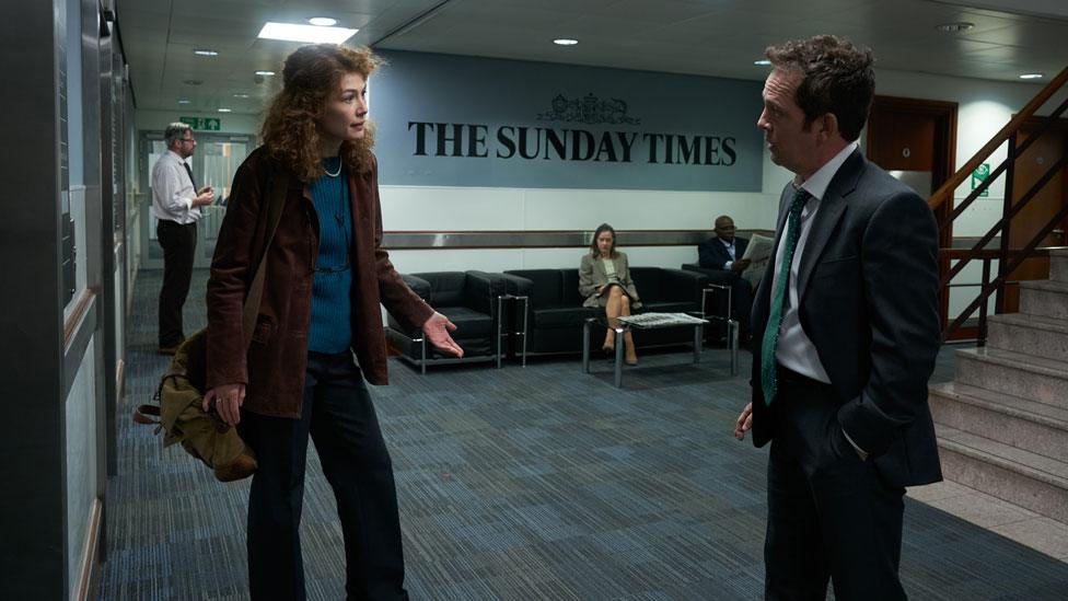 Rosamund Pike with Tom Hollander in A Private War