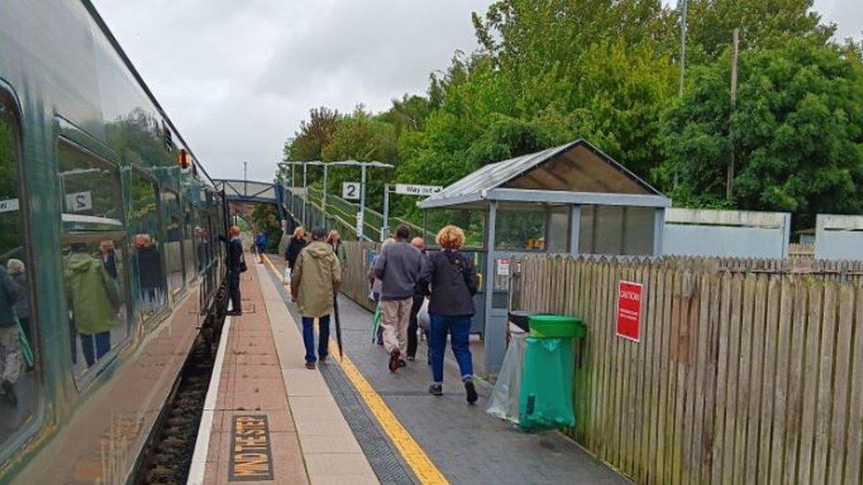 Cam and Dursley station platform