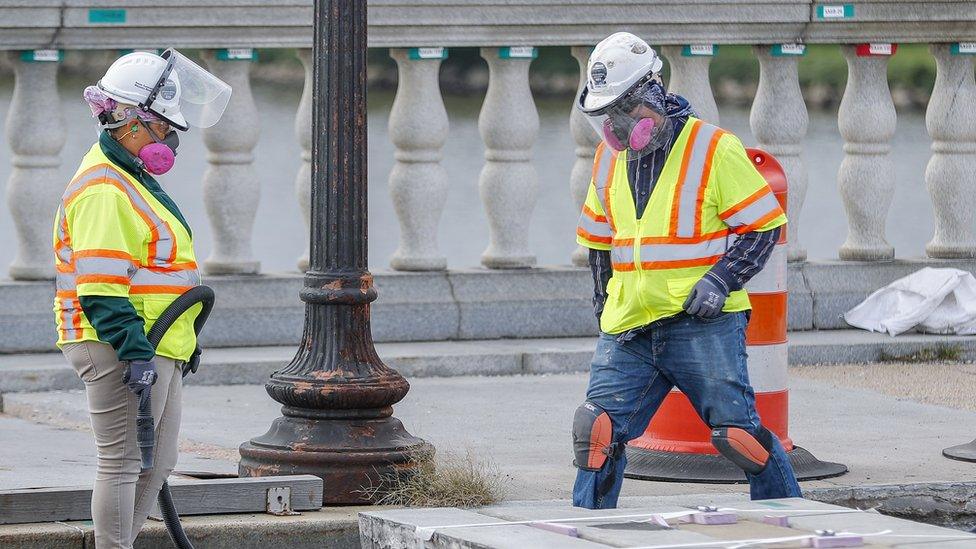 Construction workers on the Arlington Memorial Bridge over the Potomac River during a rehabilitation project in Washington, DC, USA, 16 October 2018.