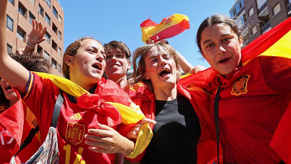 Fans celebrate Spain's World Cup victory in Madrid, 20 August