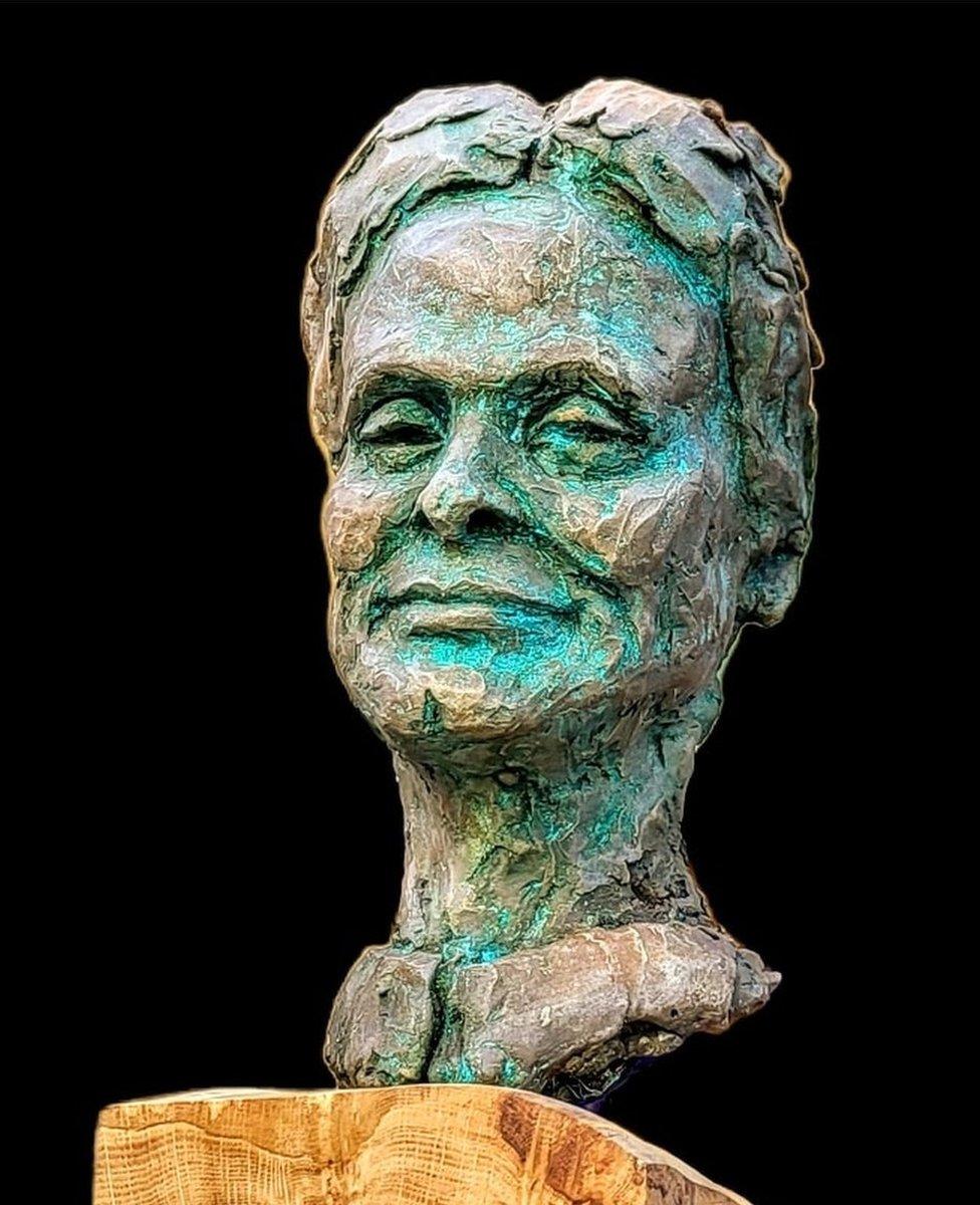 Dr Elsie Inglis sculpture by Natasha Phoenix