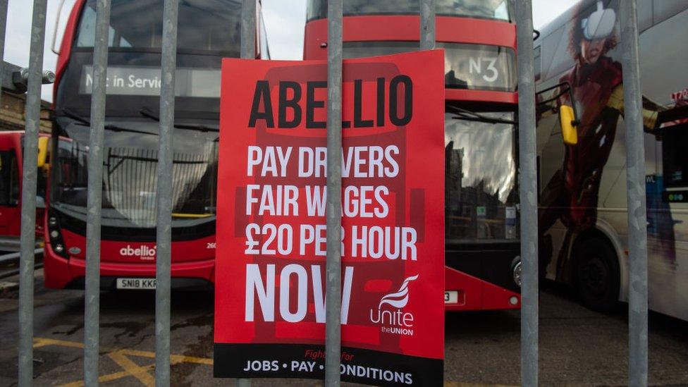 sign-with-buses-behind-it.