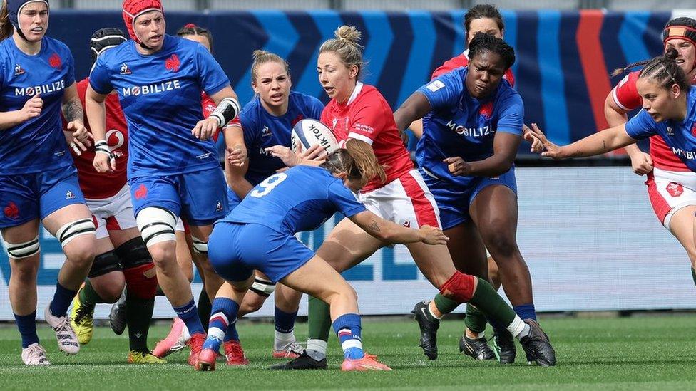Elinor Snowsill in action for Wales