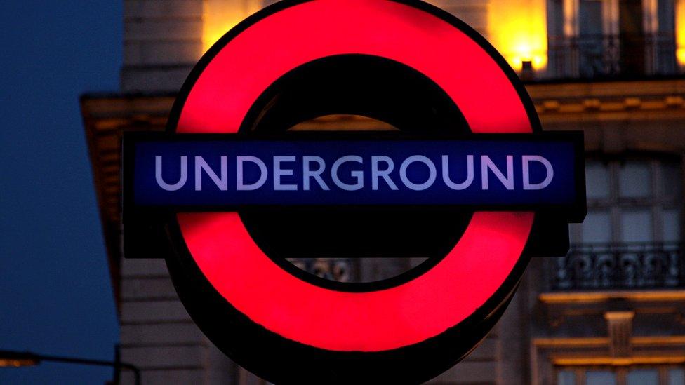 tube roundel