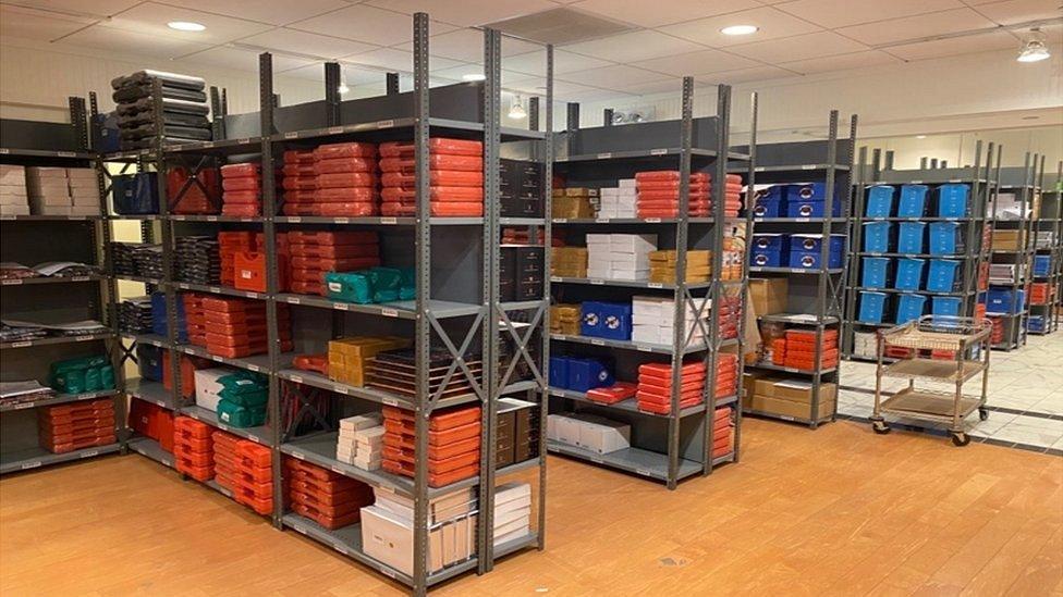 Fillogic storage centre