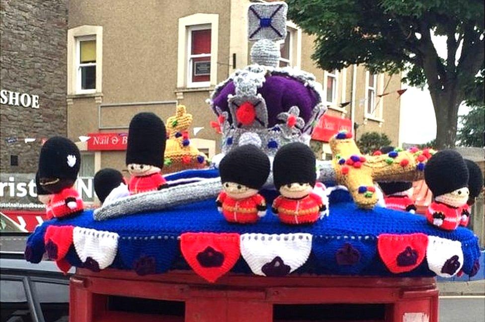 Post-box topper in Downend