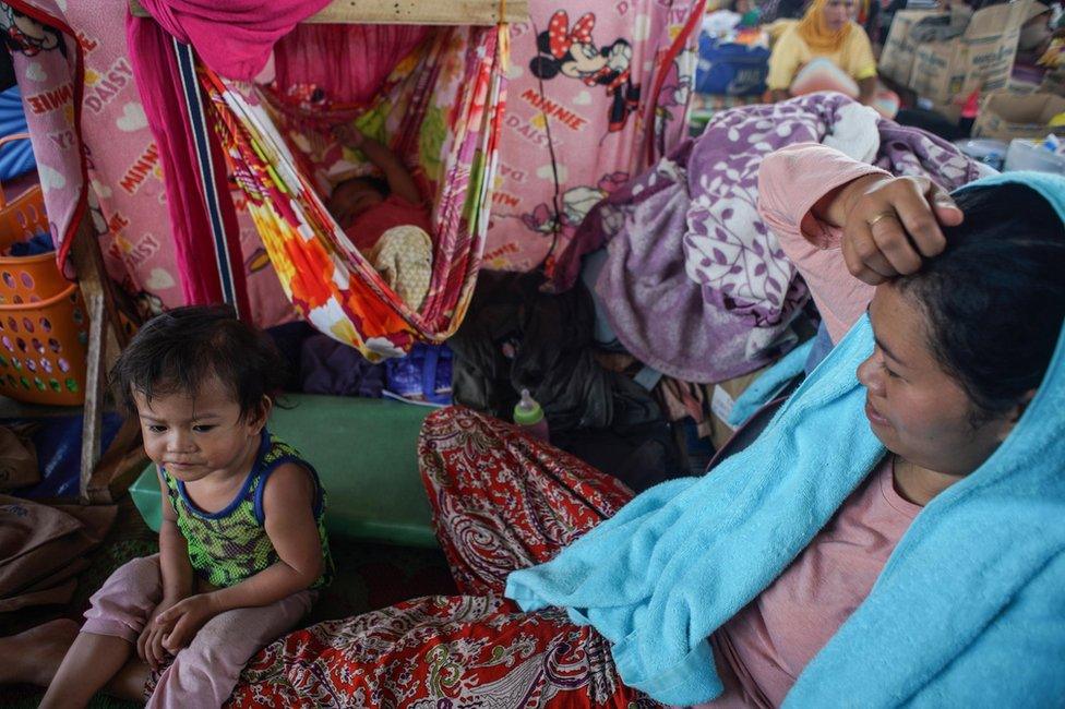 Displaced Filipino villagers take shelter at a gymnasium turned into a temporary evacuation center as fighting between Islamist militants and government forces continues in Marawi City, Mindanao Island, southern Philippines, 5 June 2017