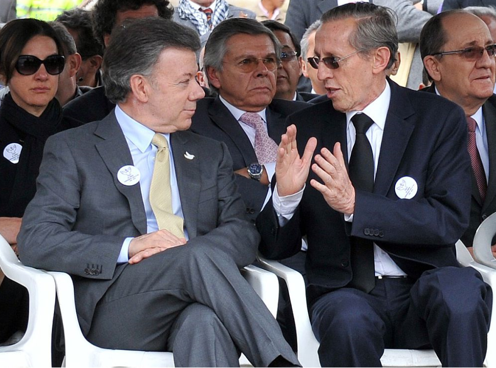 Antonio Navarro, pictured right, with President Santos, pictured left, at an event celebrating the 25th anniversary of the M-19 government agreement in March 2015