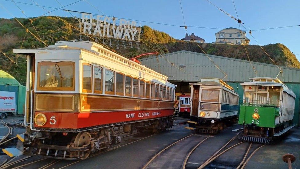 Electric railway trams