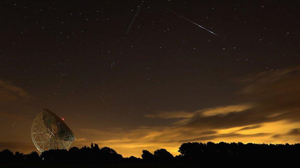 Lovell-Telescope-from-night-with-night-sky.