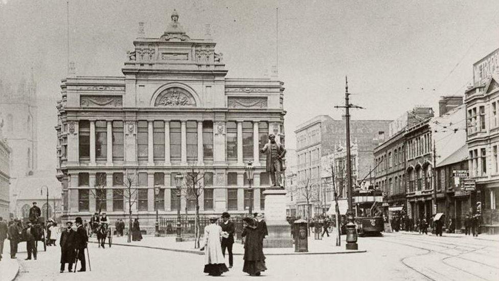 Llyfrgell Caerdydd