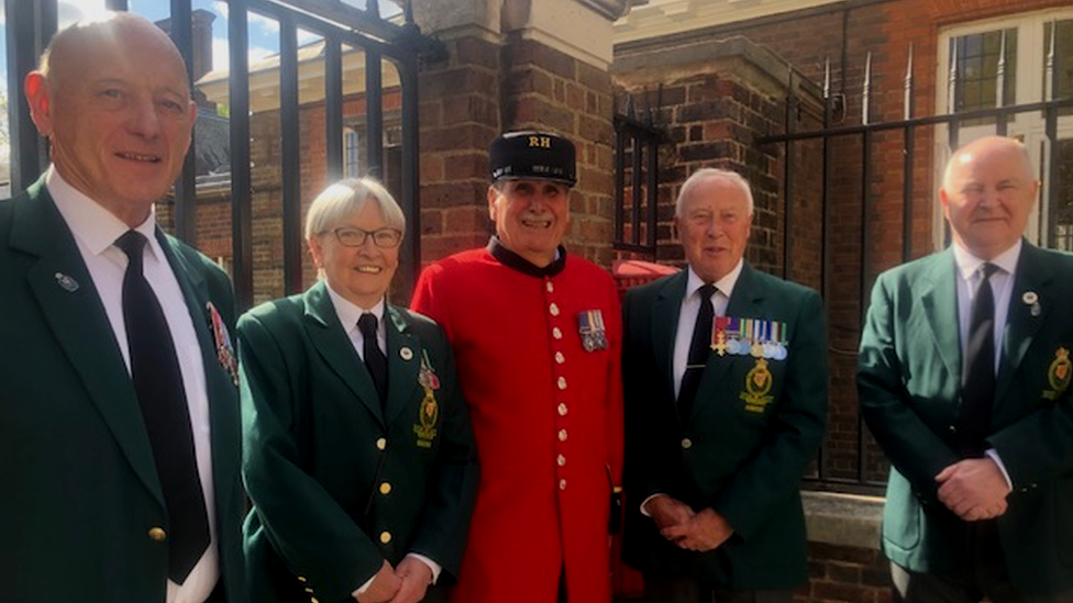 While in London, the ex-RUC officers with Chelsea pensioner, Arthur Currie