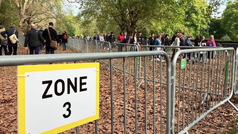 People join queue (queuing) in Southwark Park, Gomm Rd, on 16 September