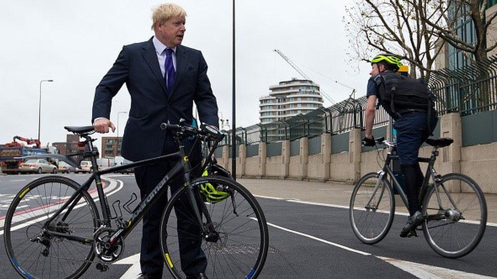 Boris Johnson and cyclists on Vauxhall Bridge