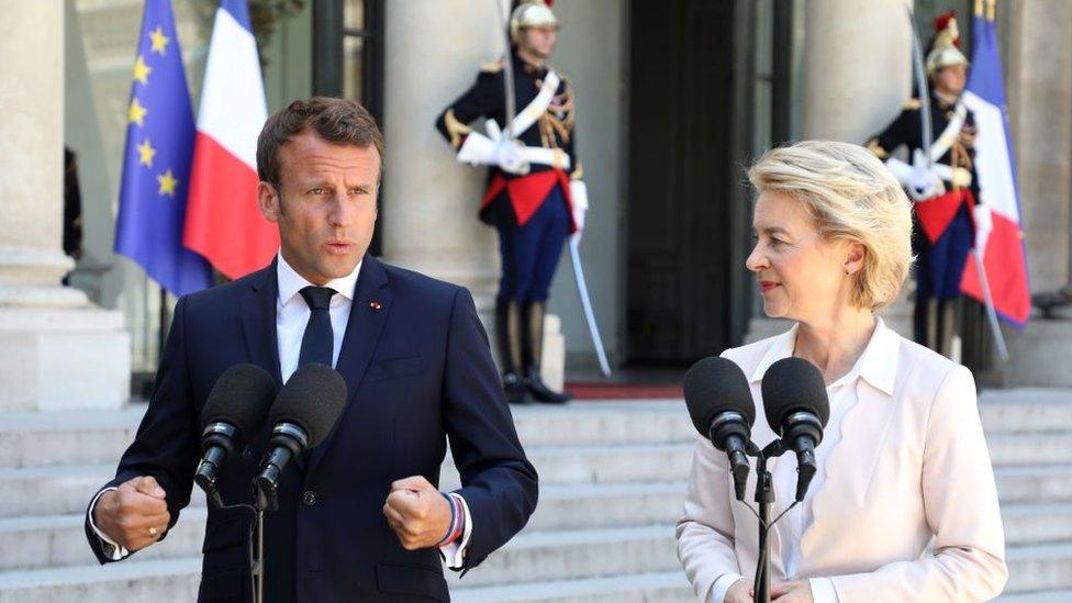 Emmanuel-Macron-Ursula-von-der-Leyen