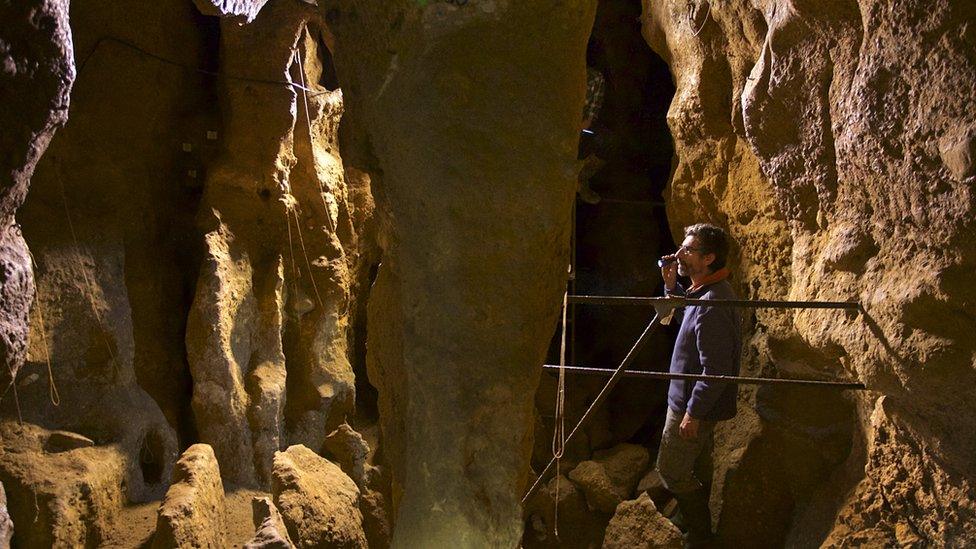 Antonio Rosas beside the Neanderthal child's skeleton.