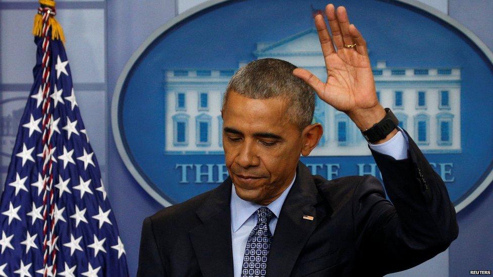 Barack Obama waving