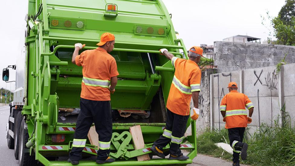 Bin lorry