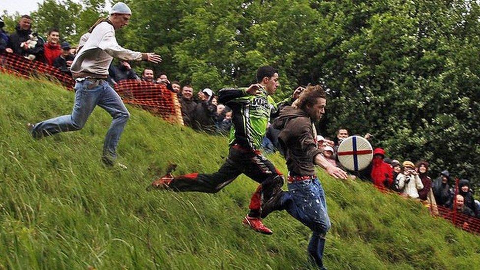 Cheese-rolling-competition.