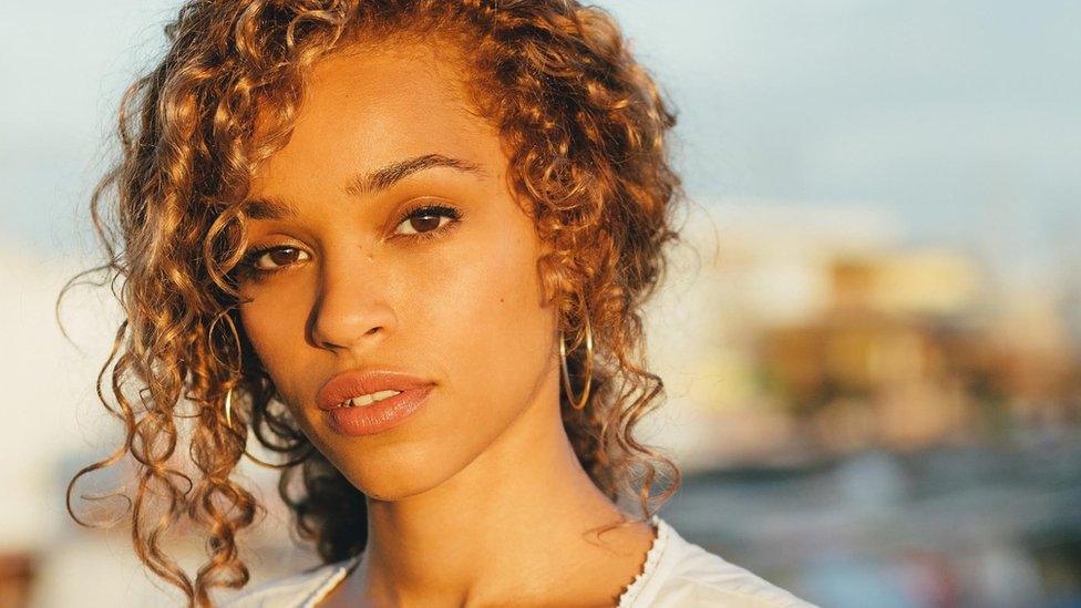 Izzy Bizu