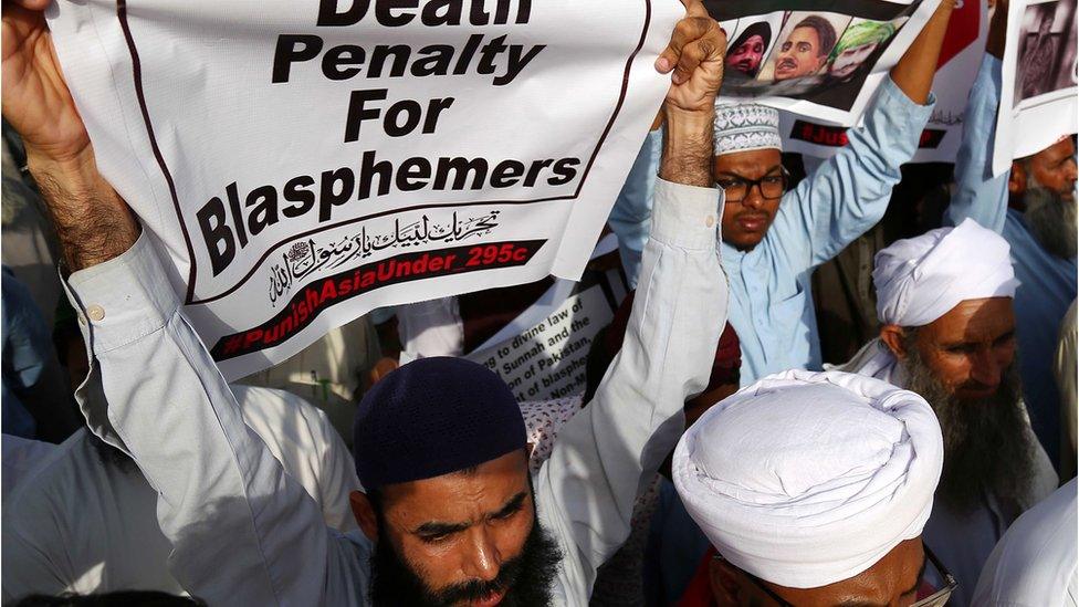 Supporters of political party Tehrik Labaik Ya Rasool Allah protest against Asia Bibi