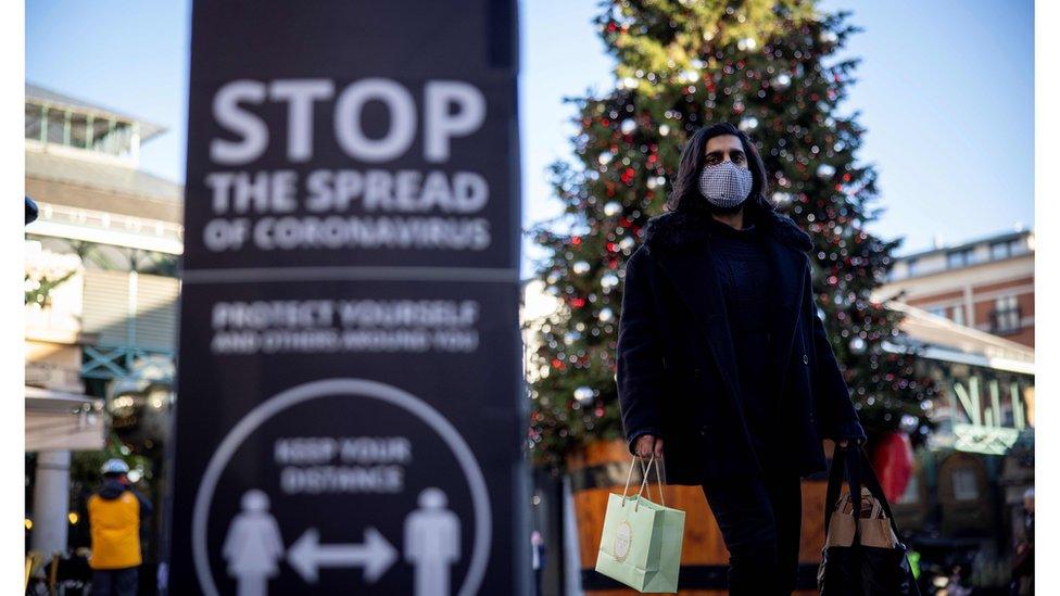 Christmas tree and shopper November 2020