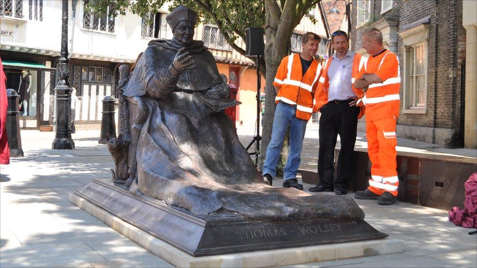 Cardinal Thomas Wolsey statue